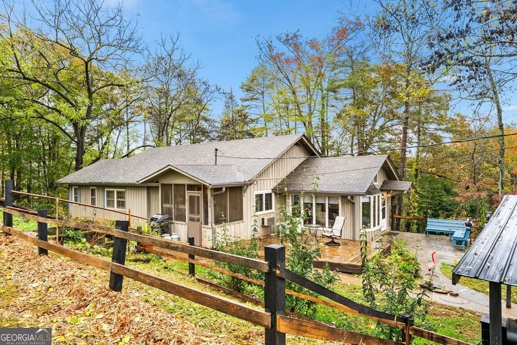 3 bedroom, 2 bathroom mixed use for sale at 106 Settawig Road, Brasstown, NC 28902 — photo 1 of 100