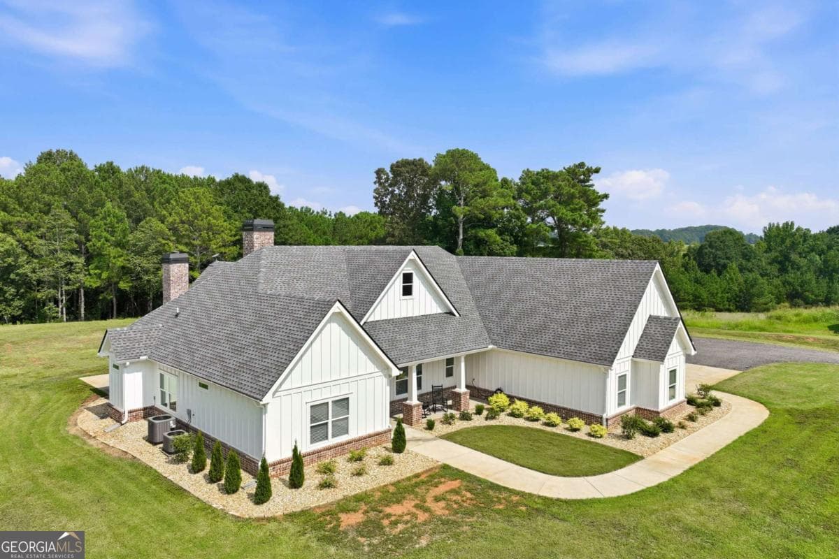 4 bedroom, 3.5 bathroom, 3,102 sq ft single family residence for sale at 5631 Sandy Creek Road, Madison, GA 30650 — photo 2
