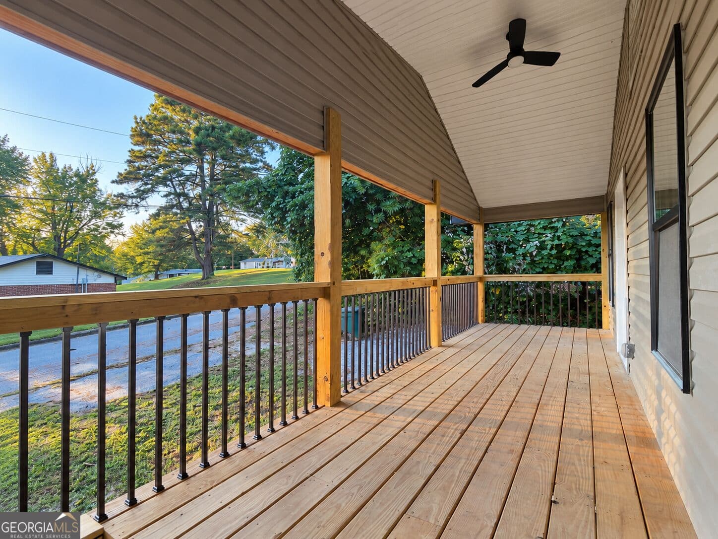 4 bedroom, 2 bathroom, 2,002 sq ft single family residence for sale at 49 Argo Street, Toccoa, GA 30577 — photo 2