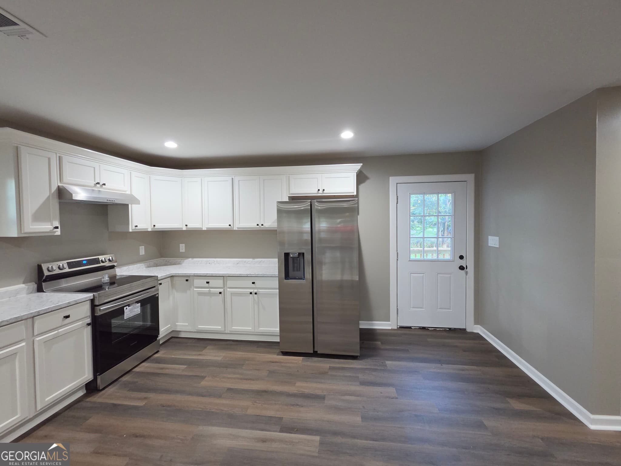 4 bedroom, 2 bathroom, 2,002 sq ft single family residence for sale at 49 Argo Street, Toccoa, GA 30577 — photo 6