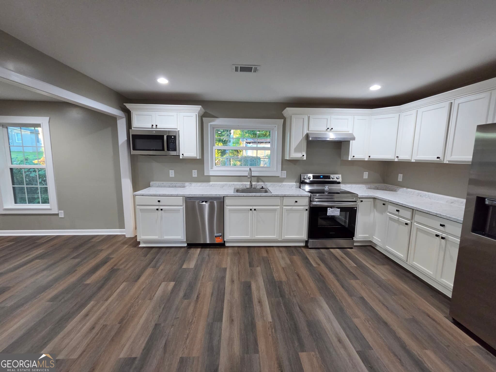 4 bedroom, 2 bathroom, 2,002 sq ft single family residence for sale at 49 Argo Street, Toccoa, GA 30577 — photo 5