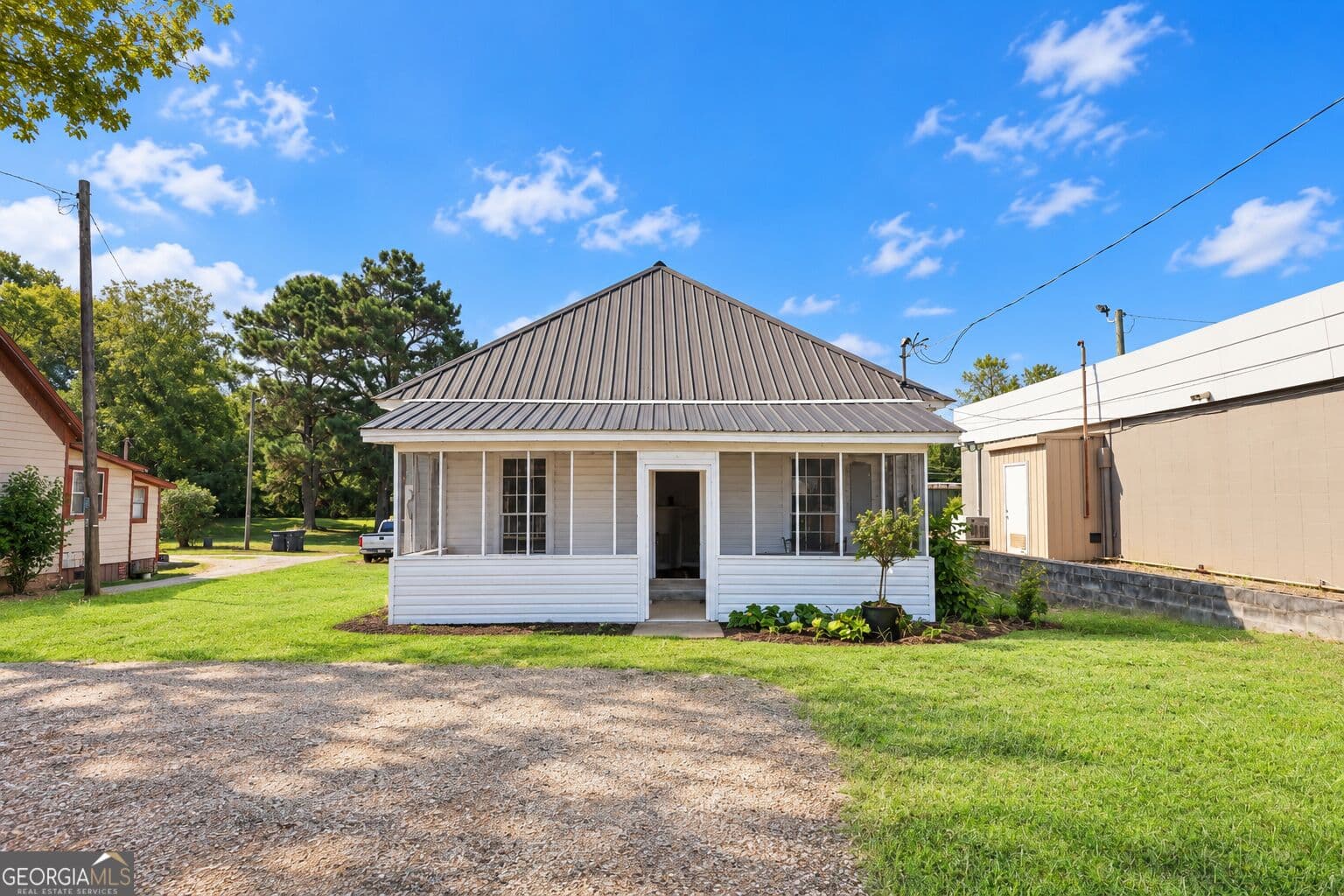 2 bedroom, 1 bathroom single family residence for sale at 324 W Line Street, Calhoun, GA 30701