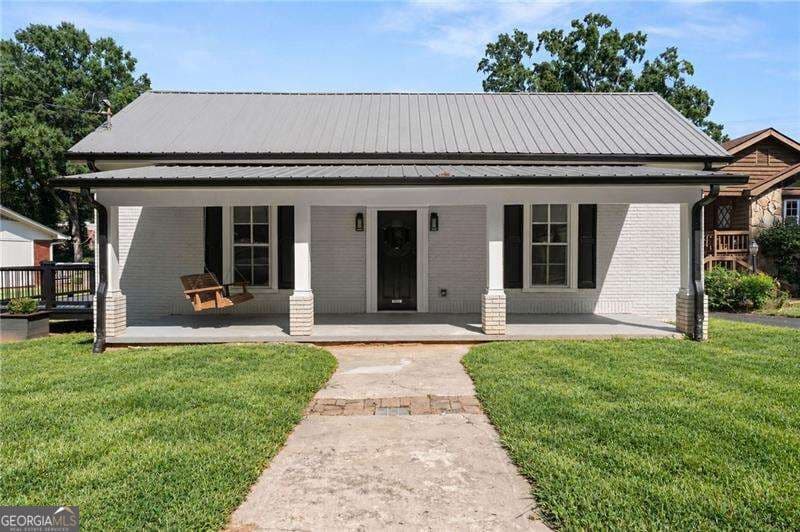 2 bedroom, 1 bathroom, 1,494 sq ft single family residence for sale at 237 N Erwin Street, Cartersville, GA 30120 — photo 2