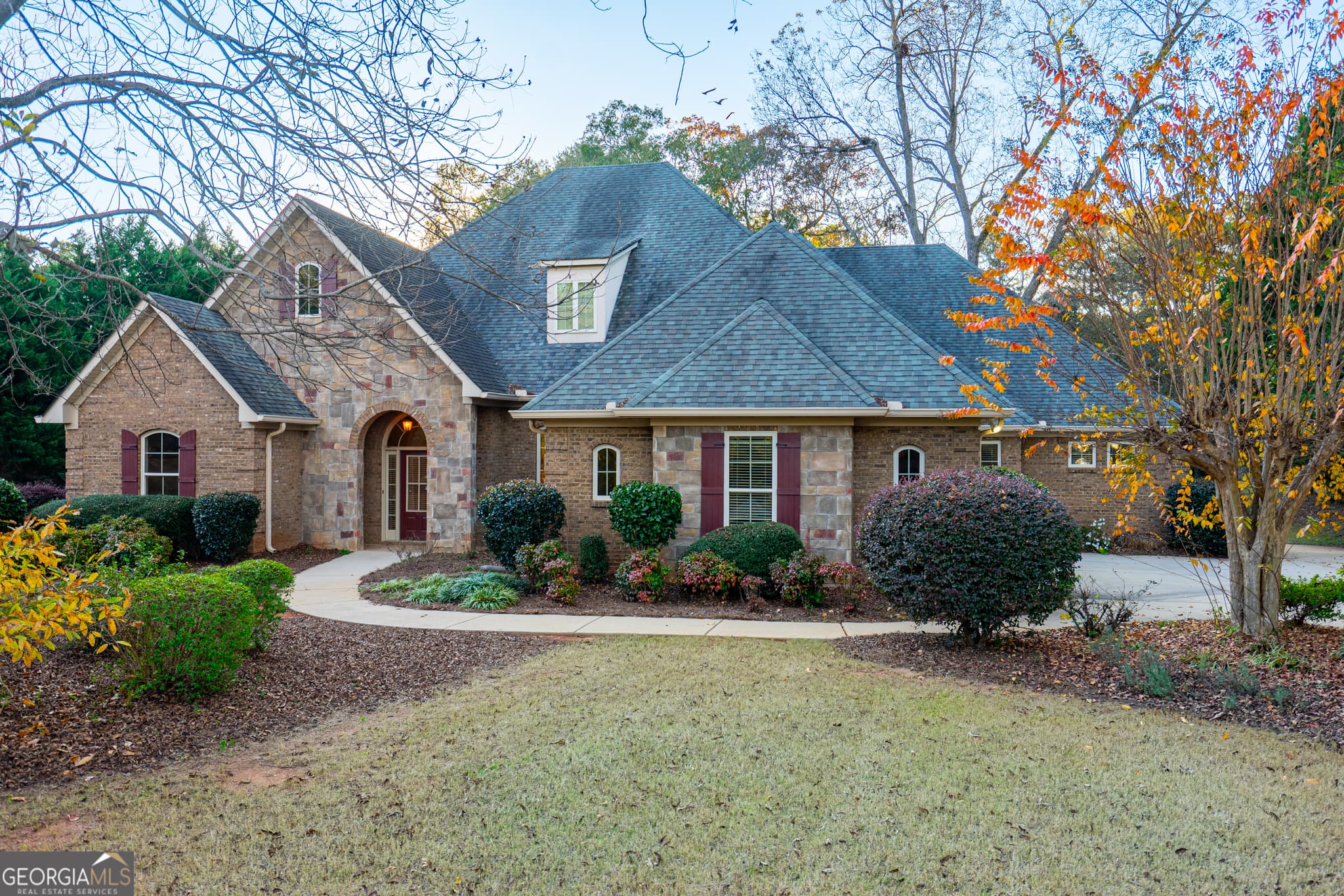 4 bedroom, 3.5 bathroom, 3,134 sq ft single family residence under contract at 101 Riverbluff Drive, Lagrange, GA 30240
