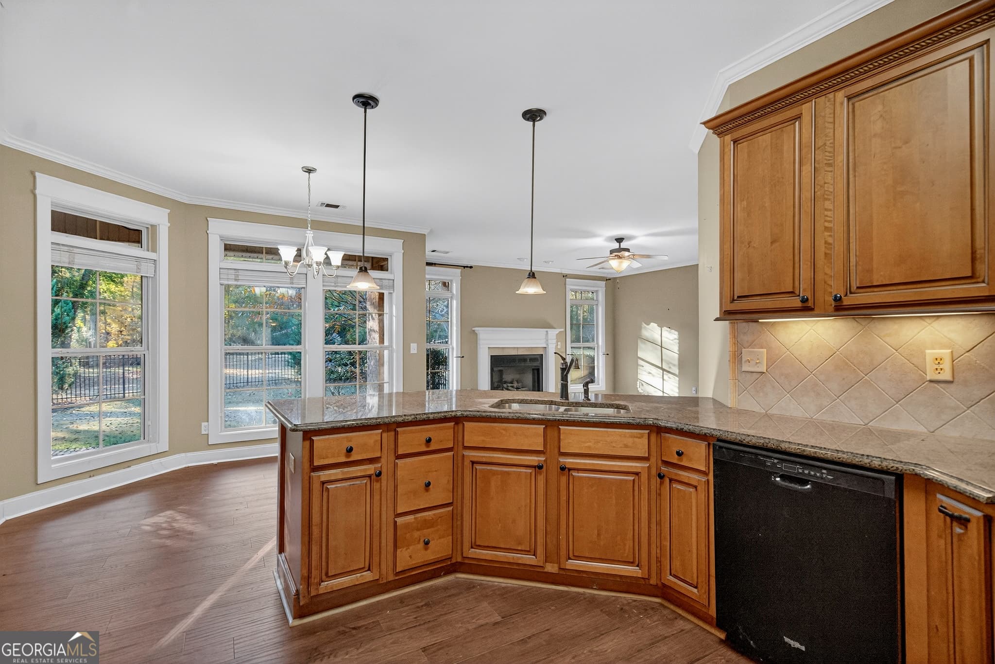 4 bedroom, 3.5 bathroom, 3,134 sq ft single family residence under contract at 101 Riverbluff Drive, Lagrange, GA 30240 — photo 5
