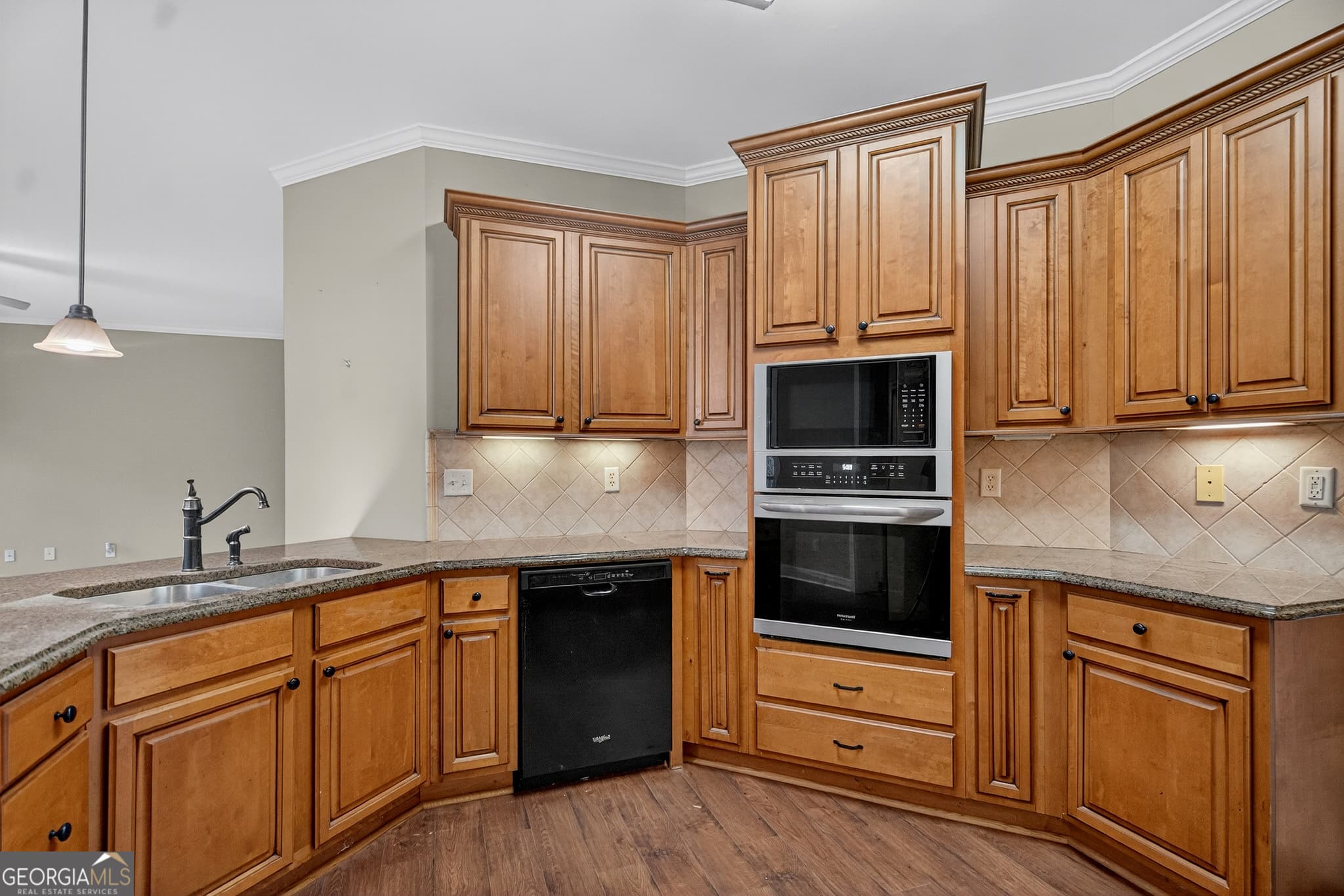 4 bedroom, 3.5 bathroom, 3,134 sq ft single family residence under contract at 101 Riverbluff Drive, Lagrange, GA 30240 — photo 4
