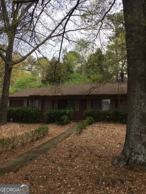 2 bedroom, 1 bathroom, 880 sq ft duplex for rent at 317 Epps Bridge Road, Athens, GA 30606 for $1,200 a month — photo 2