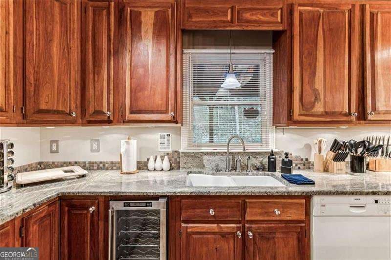3 bedroom, 4 bathroom, 3,870 sq ft cabin,single family residence for sale at 889 Granny Branch Drive, Blue Ridge, GA 30513 — photo 9