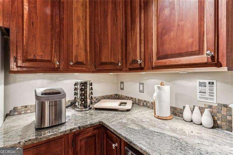 3 bedroom, 4 bathroom, 3,870 sq ft cabin,single family residence for sale at 889 Granny Branch Drive, Blue Ridge, GA 30513 — photo 10