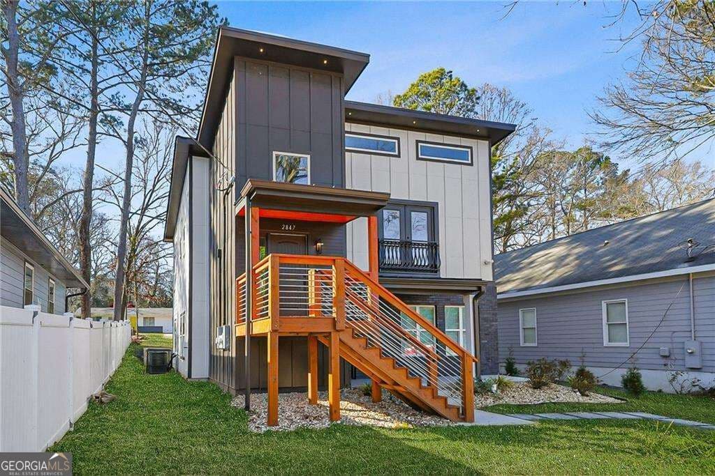 4 bedroom, 3 bathroom, 2,380 sq ft single family residence for sale at 2847 Forrest Hills Drive, Atlanta, GA 30315 — photo 2