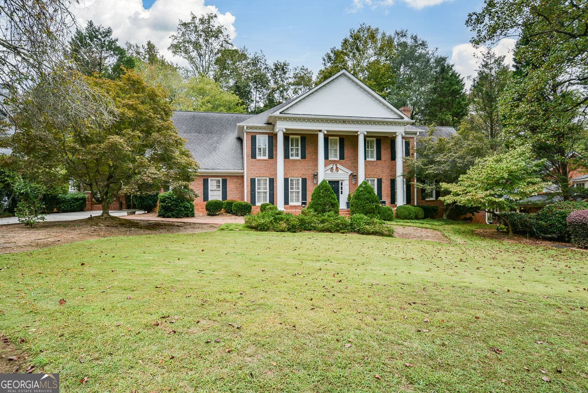 6 bedroom, 6 bathroom, 7,000 sq ft single family residence for rent at 1640 Lazy River Lane, Sandy Springs, GA 30350 for $9,995 a month — photo 2