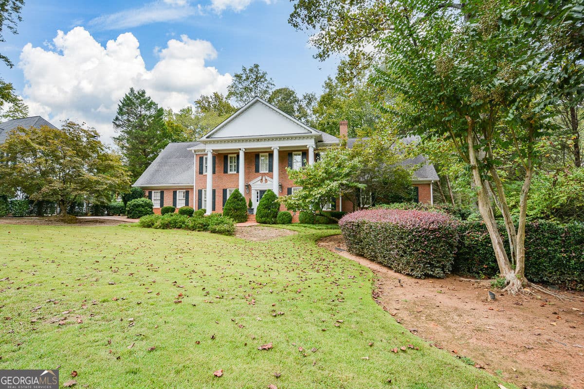 6 bedroom, 6 bathroom, 7,000 sq ft single family residence for rent at 1640 Lazy River Lane, Sandy Springs, GA 30350 for $9,995 a month — photo 3