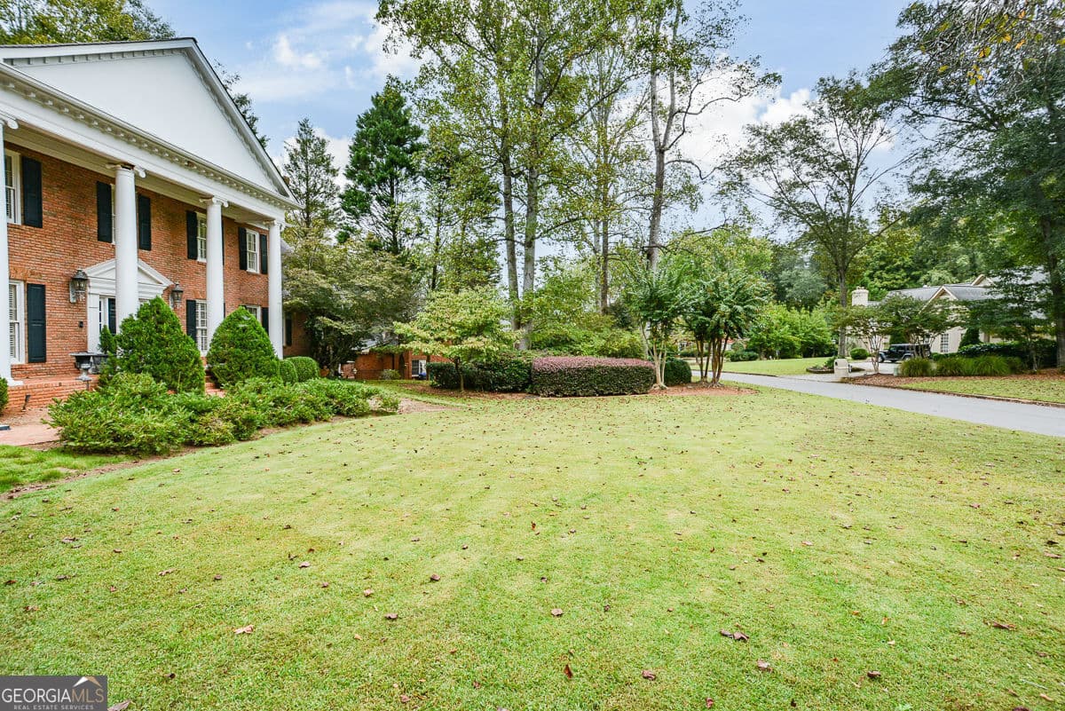 6 bedroom, 6 bathroom, 7,000 sq ft single family residence for rent at 1640 Lazy River Lane, Sandy Springs, GA 30350 for $9,995 a month — photo 5
