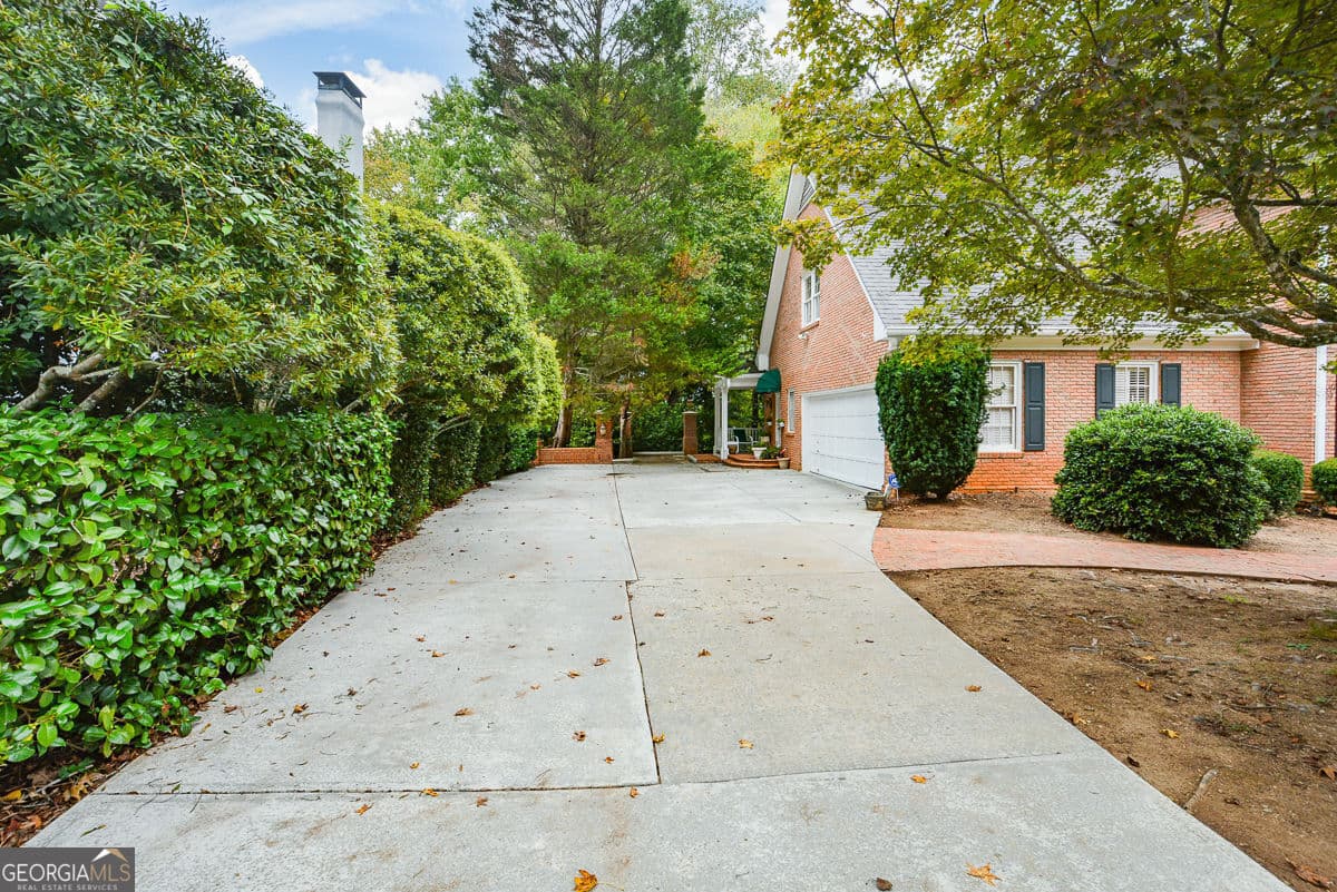 6 bedroom, 6 bathroom, 7,000 sq ft single family residence for rent at 1640 Lazy River Lane, Sandy Springs, GA 30350 for $9,995 a month — photo 8