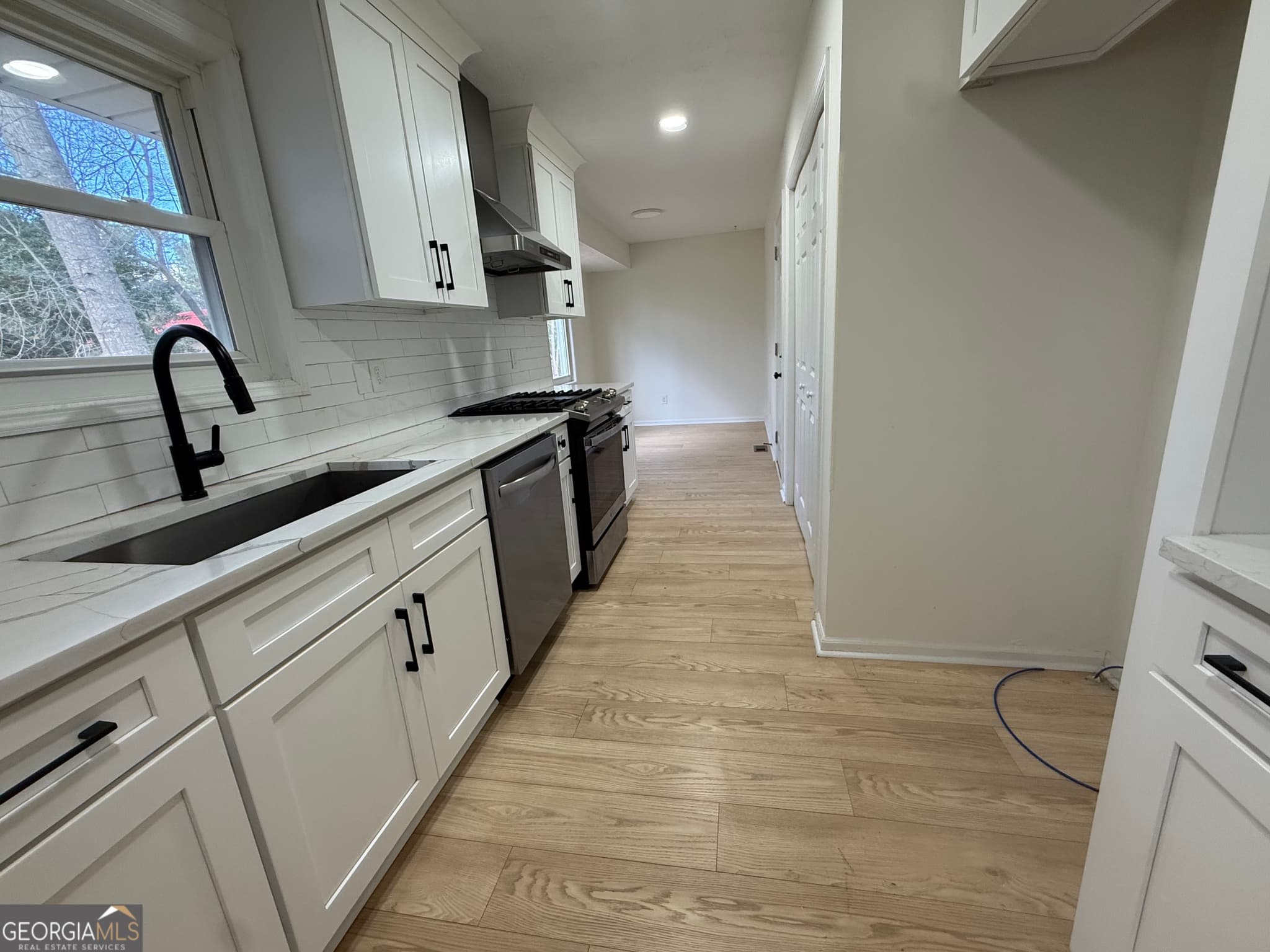 3 bedroom, 2 bathroom, 1,330 sq ft single family residence for sale at 214 Morgans Turn, Peachtree City, GA 30269 — photo 5