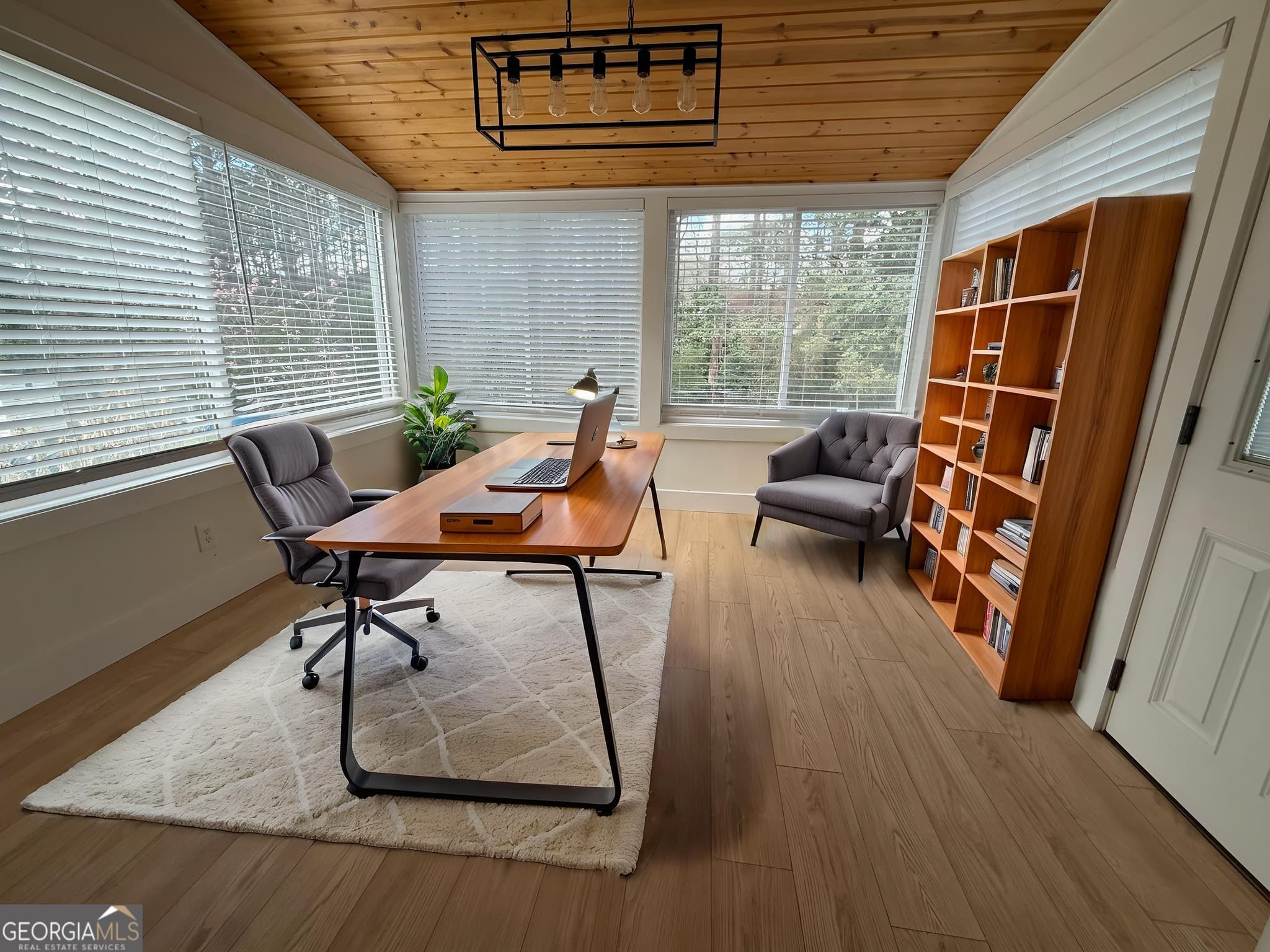 3 bedroom, 2 bathroom, 1,330 sq ft single family residence for sale at 214 Morgans Turn, Peachtree City, GA 30269 — photo 4