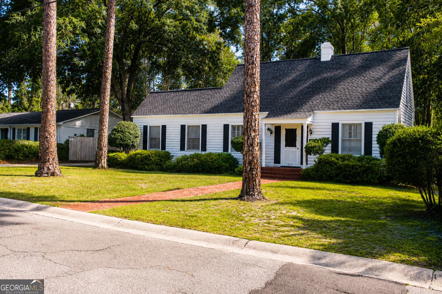 3 bedroom, 2.5 bathroom, 2,144 sq ft single family residence for sale at 713 Magnolia Drive, Waycross, GA 31501 — photo 2