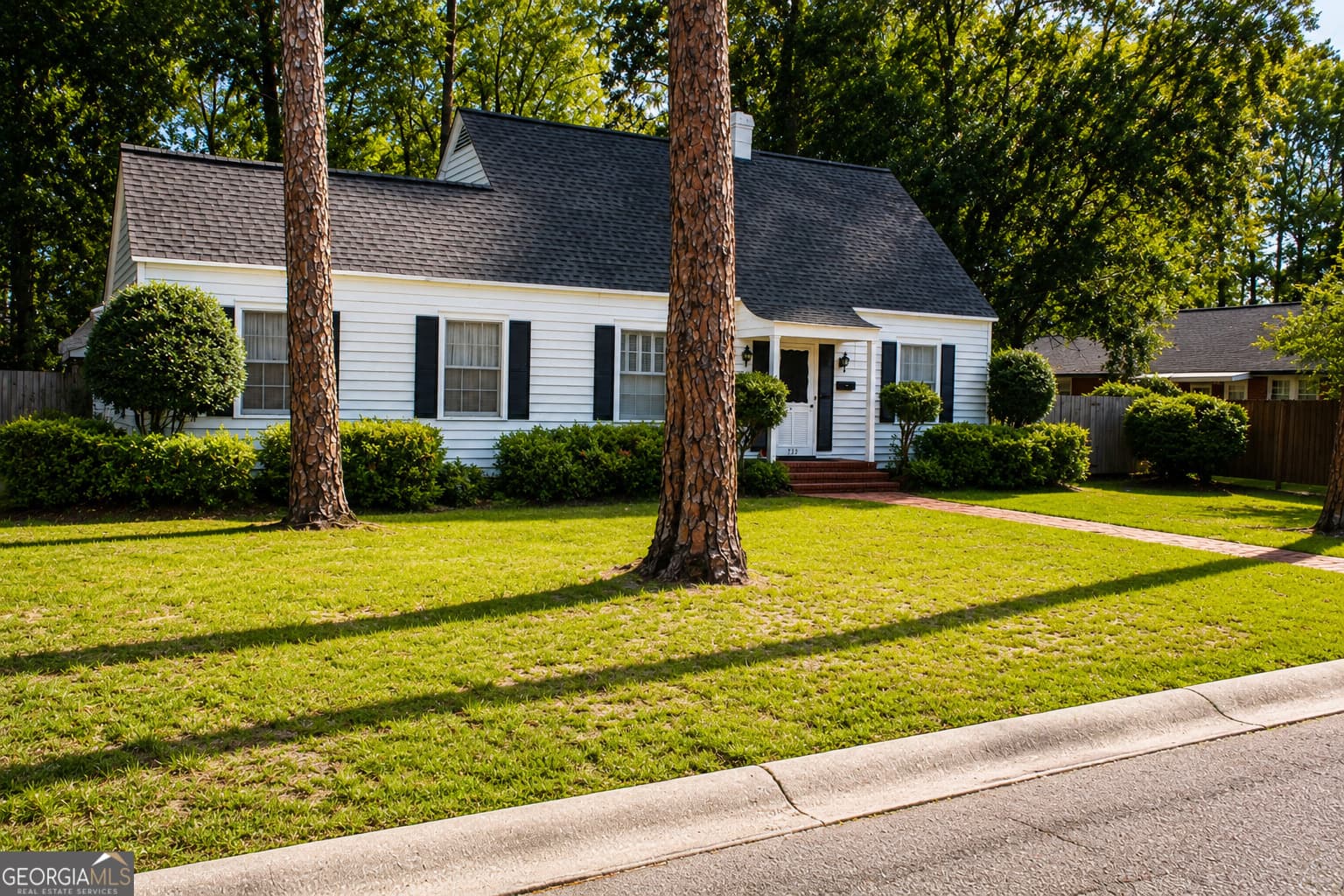 3 bedroom, 2.5 bathroom, 2,144 sq ft single family residence for sale at 713 Magnolia Drive, Waycross, GA 31501 — photo 3