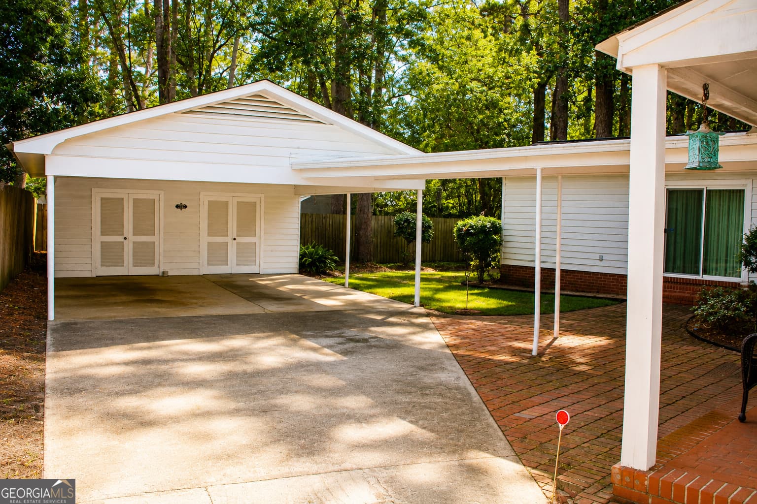 3 bedroom, 2.5 bathroom, 2,144 sq ft single family residence for sale at 713 Magnolia Drive, Waycross, GA 31501 — photo 4