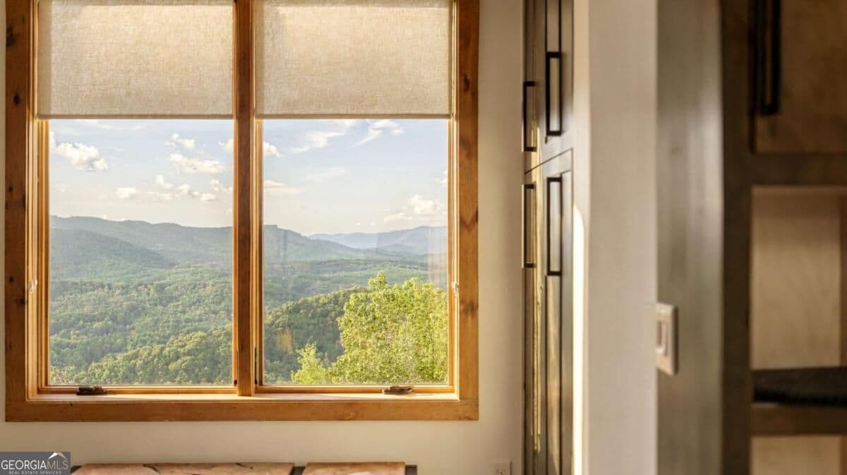 4 bedroom, 4.5 bathroom, 4,395 sq ft cabin,single family residence for sale at 633 Wilderness Way, Blue Ridge, GA 30513 — photo 6