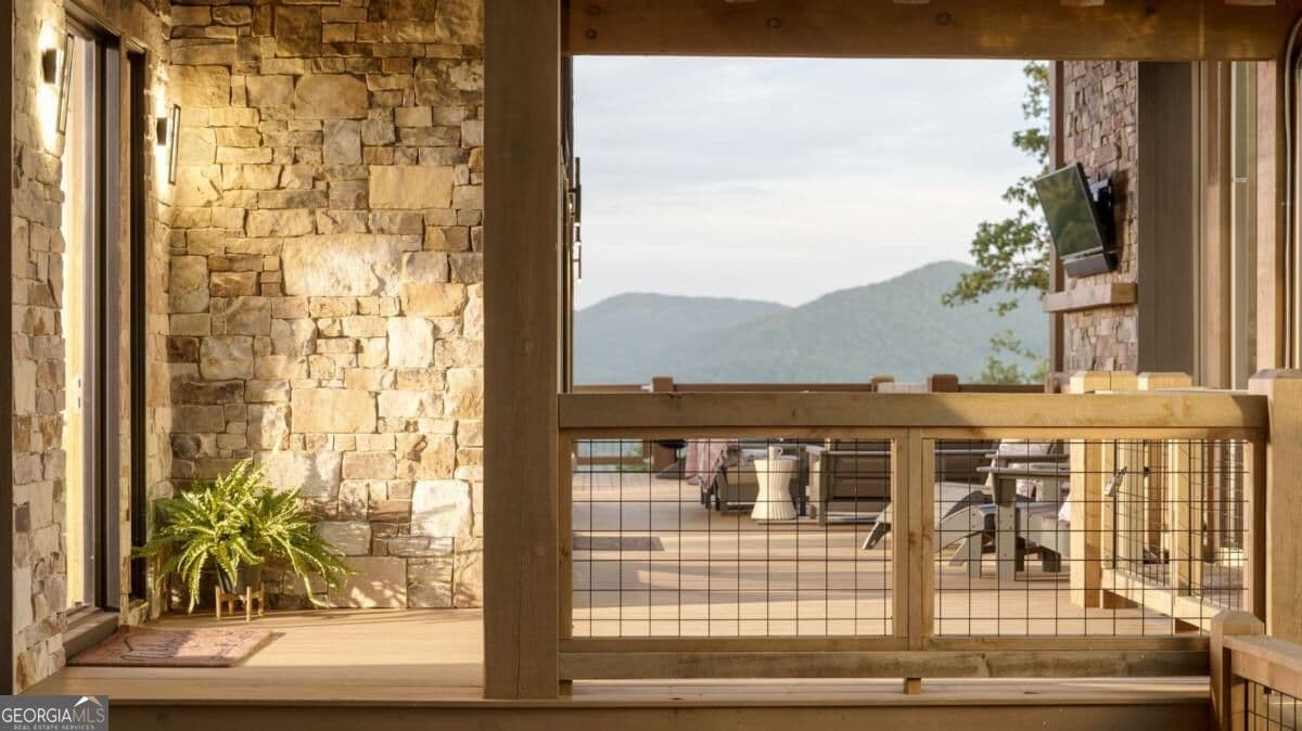 4 bedroom, 4.5 bathroom, 4,395 sq ft cabin,single family residence for sale at 633 Wilderness Way, Blue Ridge, GA 30513 — photo 4
