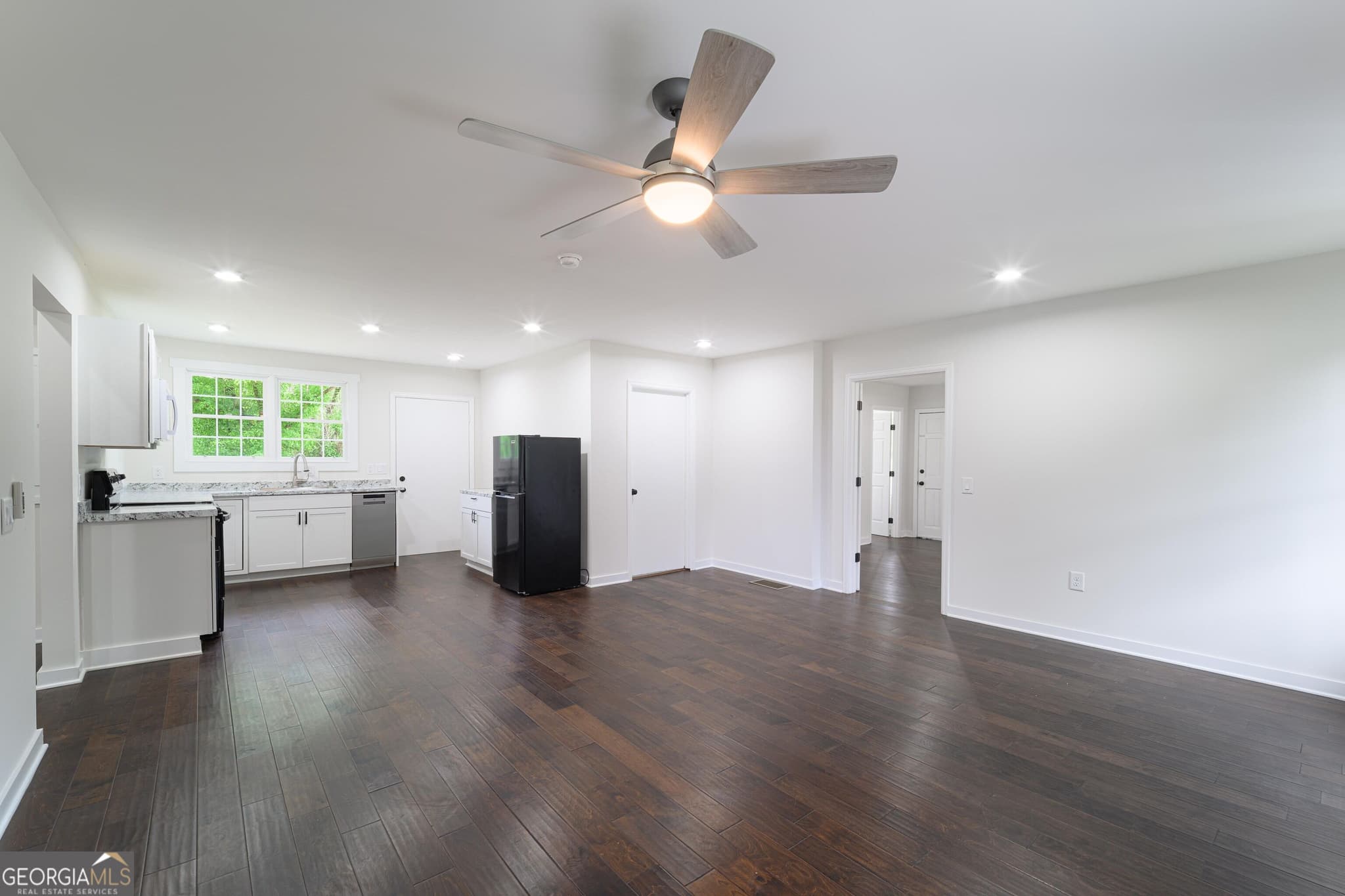 4 bedroom, 3 bathroom, 2,202 sq ft single family residence for sale at 418 Lamb Road, Moreland, GA 30259 — photo 7