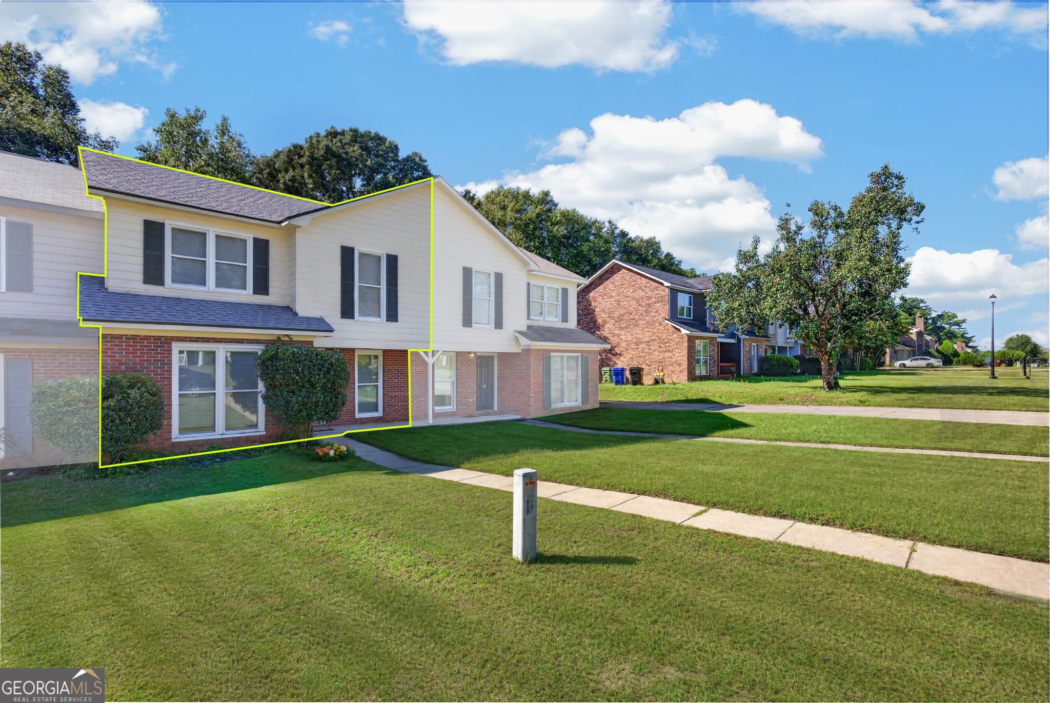 3 bedroom, 2 bathroom, 1,427 sq ft townhouse under contract at 6350 Olde Towne Drive, Columbus, GA 31907 — photo 2