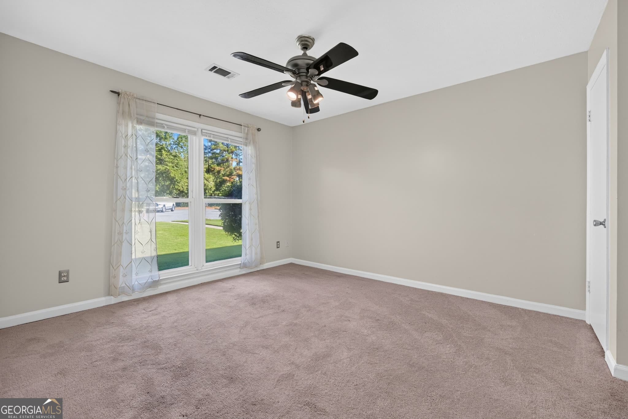 3 bedroom, 2 bathroom, 1,427 sq ft townhouse under contract at 6350 Olde Towne Drive, Columbus, GA 31907 — photo 9