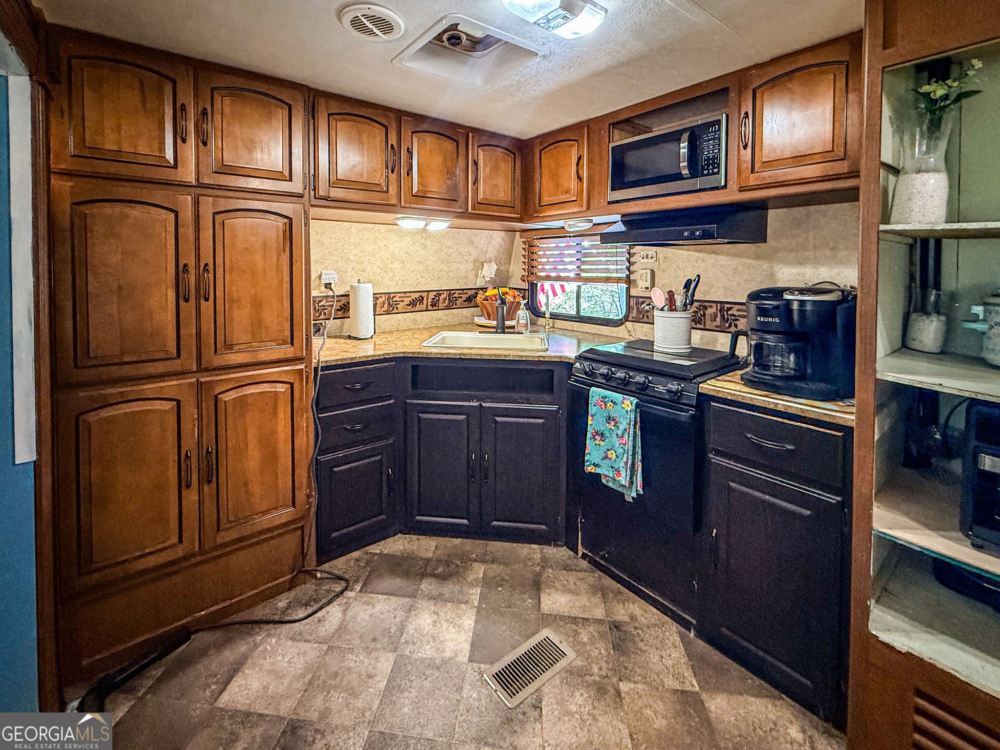1 bedroom, 1 bathroom, 300 sq ft single family residence for sale at 158 Canyon Pass Drive, Cleveland, GA 30528 — photo 7