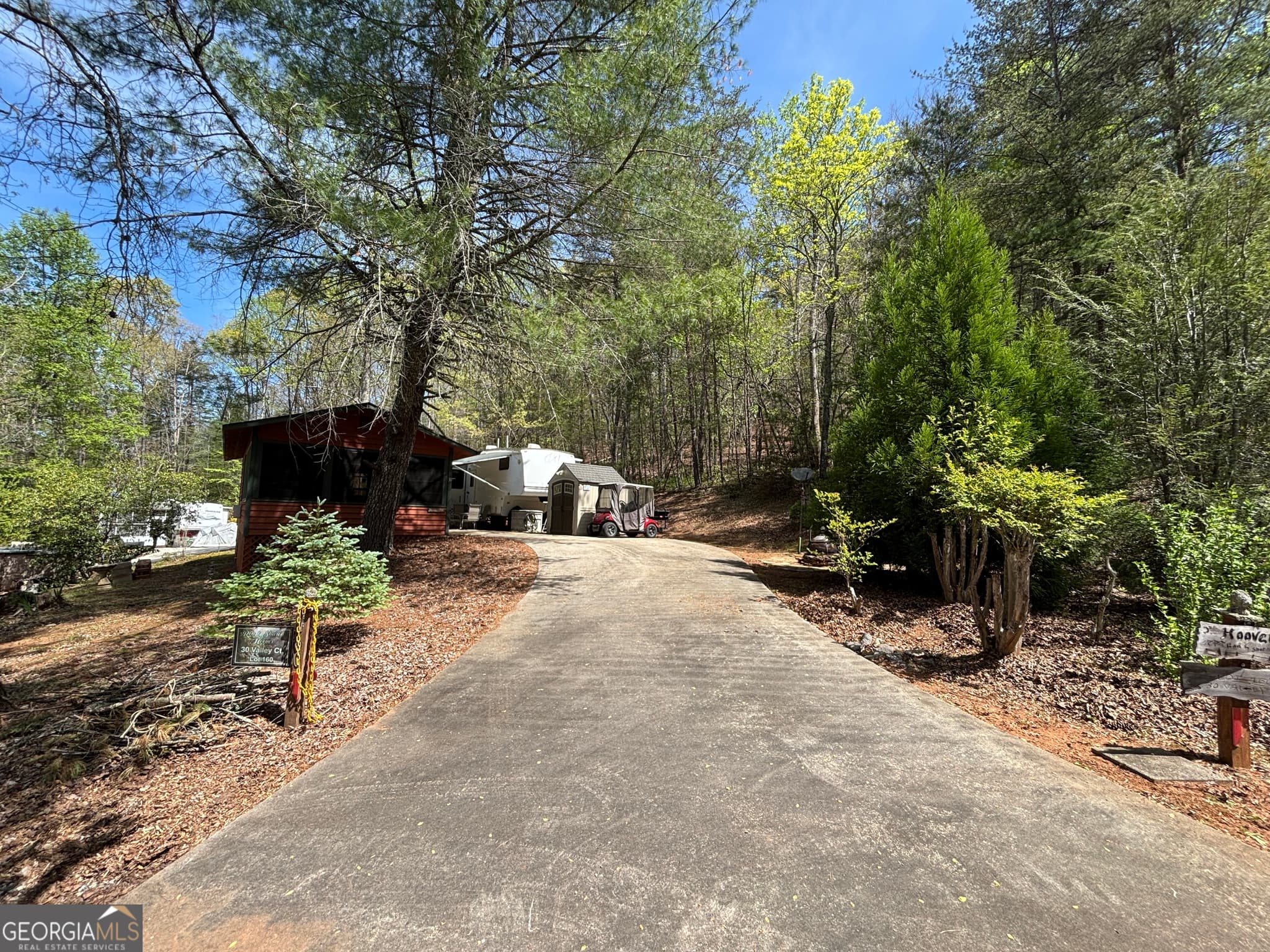1 bedroom, 2 bathroom cabin,single family residence for sale at 30 Valley Court, Cleveland, GA 30528 — photo 3