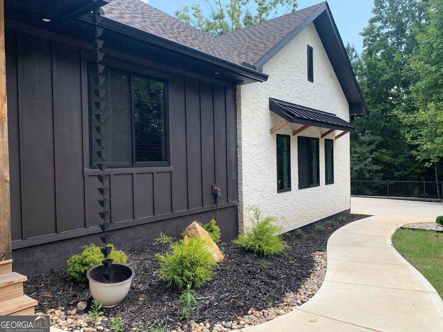 3 bedroom, 2 bathroom, 1,926 sq ft single family residence for sale at 2408 Standing Meadows Drive, Young Harris, GA 30582 — photo 7