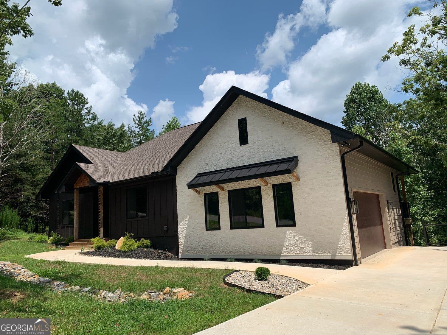 3 bedroom, 2 bathroom, 1,926 sq ft single family residence for sale at 2408 Standing Meadows Drive, Young Harris, GA 30582 — photo 3