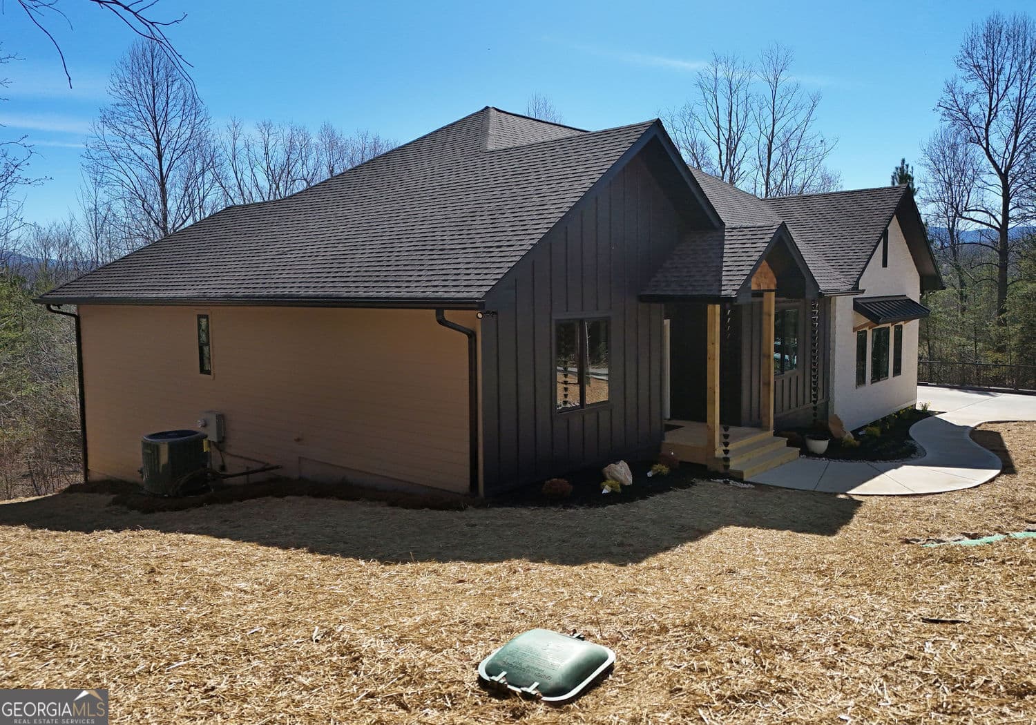 3 bedroom, 2 bathroom, 1,926 sq ft single family residence for sale at 2408 Standing Meadows Drive, Young Harris, GA 30582 — photo 9