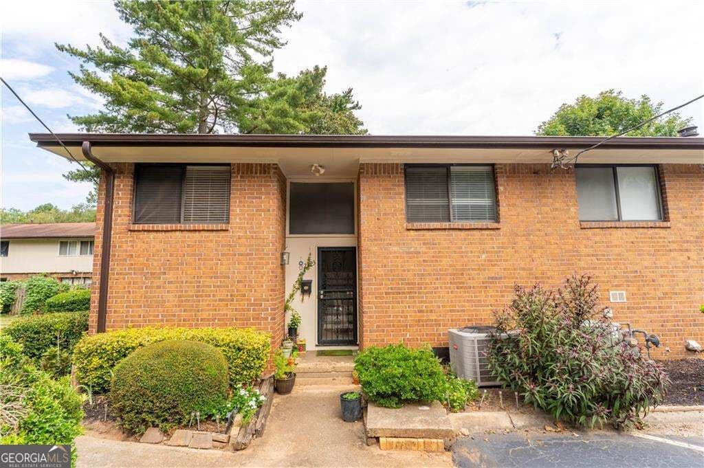 4 bedroom, 2.5 bathroom, 2,585 sq ft condominium for sale at 2523 Bradford Square, Atlanta, GA 30345