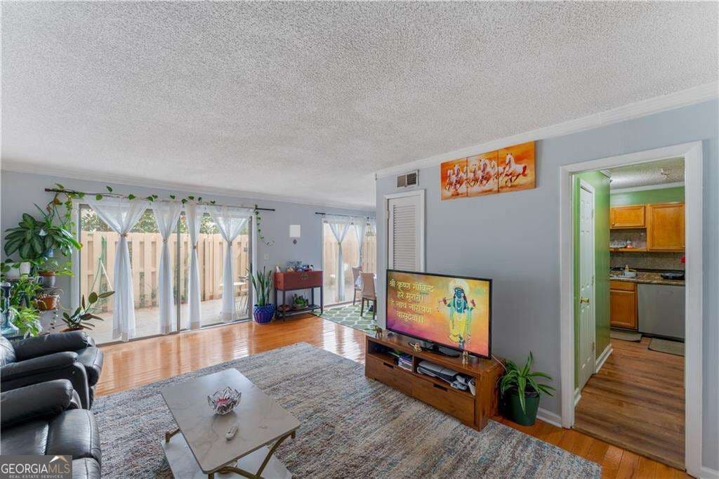 4 bedroom, 2.5 bathroom, 2,585 sq ft condominium for sale at 2523 Bradford Square, Atlanta, GA 30345 — photo 4