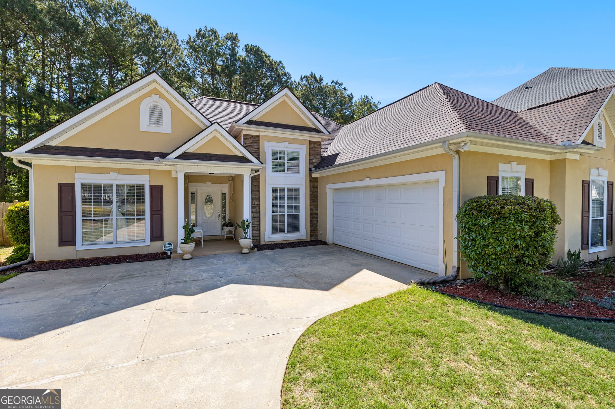 3 bedroom, 2 bathroom, 1,630 sq ft single family residence sold at 143 Oak Park Square, Newnan, GA 30265