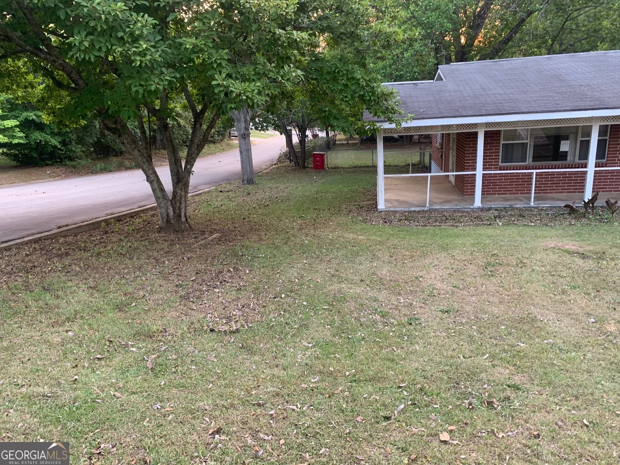 3 bedroom, 1.5 bathroom, 1,445 sq ft single family residence under contract at 201 Davis Drive, Centerville, GA 31028 — photo 2