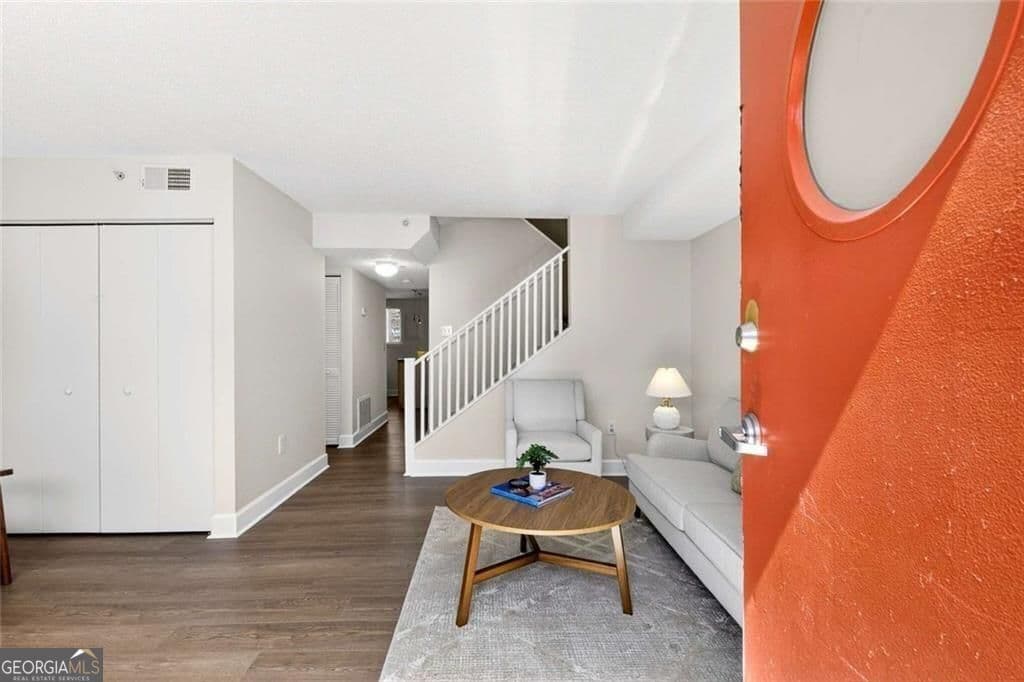 2 bedroom, 2.5 bathroom, 1,160 sq ft condominium for sale at 377 Ralph Mcgill Boulevard N, Atlanta, GA 30312 — photo 2