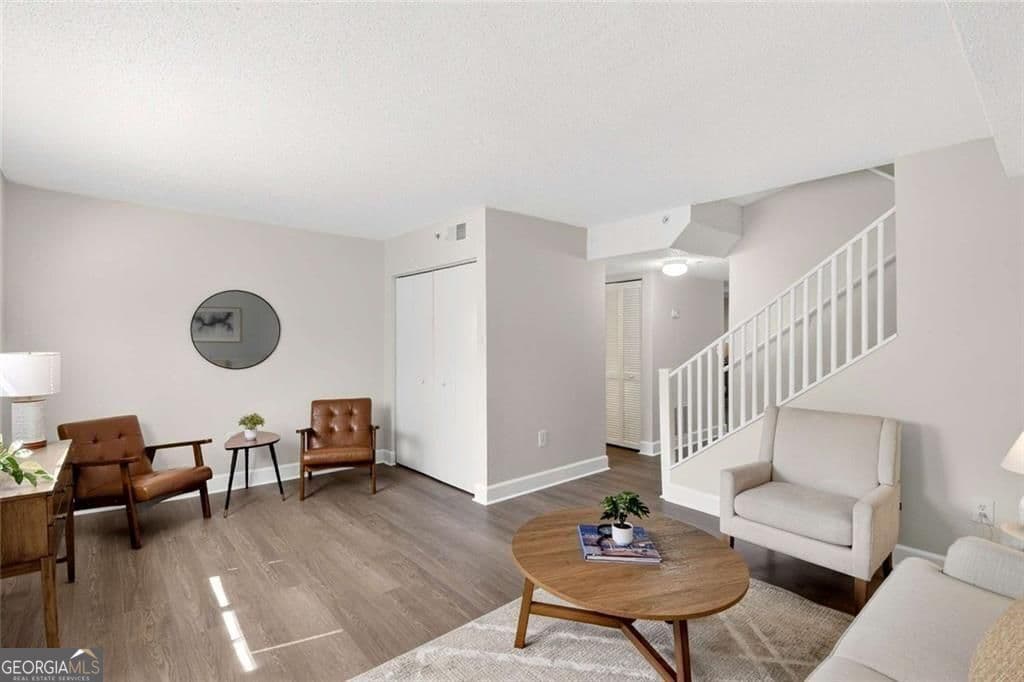 2 bedroom, 2.5 bathroom, 1,160 sq ft condominium for sale at 377 Ralph Mcgill Boulevard N, Atlanta, GA 30312 — photo 3