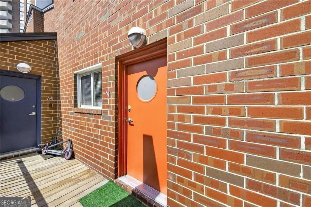 2 bedroom, 2.5 bathroom, 1,160 sq ft condominium for sale at 377 Ralph Mcgill Boulevard N, Atlanta, GA 30312 — photo 1 of 41