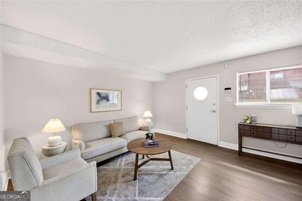 2 bedroom, 2.5 bathroom, 1,160 sq ft condominium for sale at 377 Ralph Mcgill Boulevard N, Atlanta, GA 30312 — photo 5