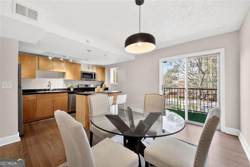 2 bedroom, 2.5 bathroom, 1,160 sq ft condominium for sale at 377 Ralph Mcgill Boulevard N, Atlanta, GA 30312 — photo 9