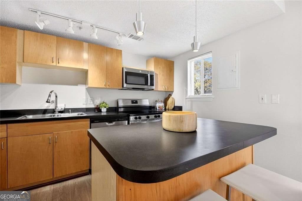 2 bedroom, 2.5 bathroom, 1,160 sq ft condominium for sale at 377 Ralph Mcgill Boulevard N, Atlanta, GA 30312 — photo 10