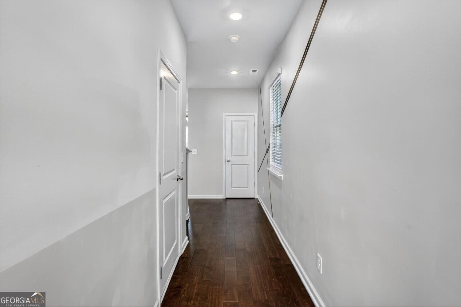 4 bedroom, 3.5 bathroom, 2,557 sq ft single family residence for sale at 1553 Spring Hollow Way, Stone Mountain, GA 30083 — photo 2