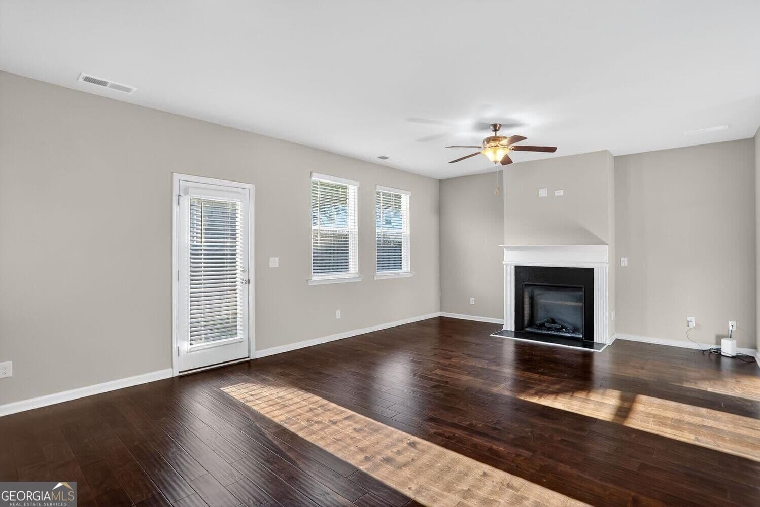 4 bedroom, 3.5 bathroom, 2,557 sq ft single family residence for sale at 1553 Spring Hollow Way, Stone Mountain, GA 30083 — photo 6