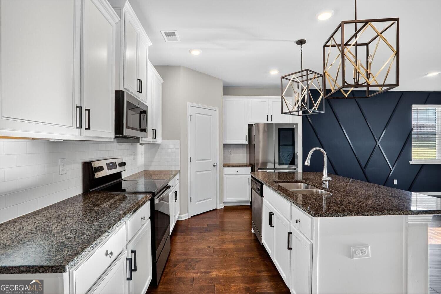 4 bedroom, 3.5 bathroom, 2,557 sq ft single family residence for sale at 1553 Spring Hollow Way, Stone Mountain, GA 30083 — photo 4