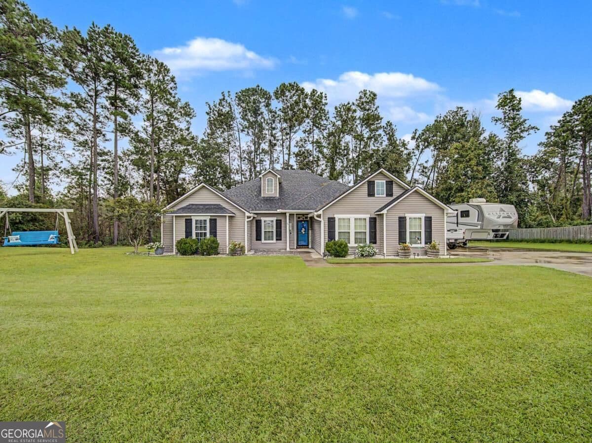 4 bedroom, 2 bathroom single family residence for sale at 5 Ruger Circle, Lakeland, GA 31635 — photo 4