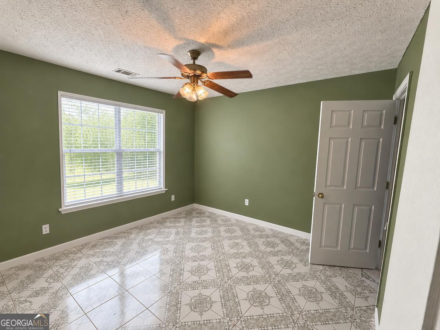 4 bedroom, 3 bathroom, 1,460 sq ft single family residence for sale at 129 Hampton Brook Drive, Hampton, GA 30228 — photo 7
