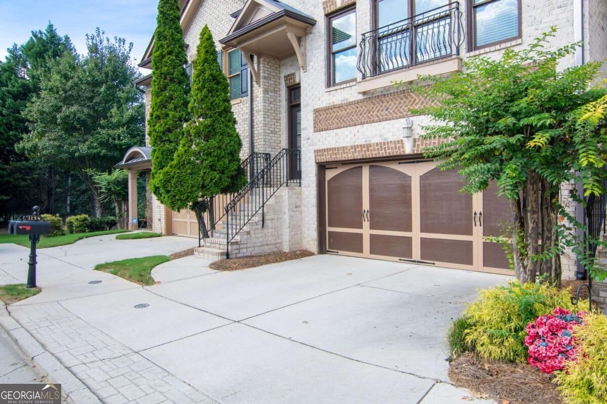 3 bedroom, 3.5 bathroom, 2,900 sq ft townhouse for sale at 1154 Water Grass Way, Lawrenceville, GA 30045 — photo 2