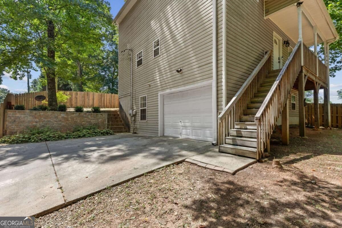 3 bedroom, 2.5 bathroom, 1,624 sq ft single family residence for sale at 2810 Imperial Drive, Cumming, GA 30041 — photo 2